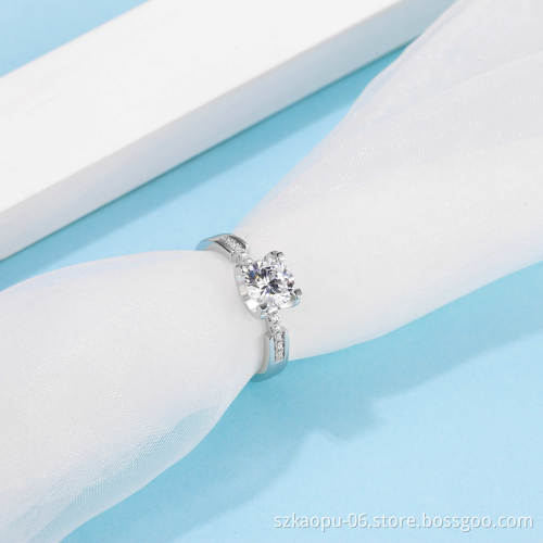 Trendy Fashion Custom  925 Silver Ring For Eternity Love  Ring Four Prong Crystal With Side Diamonds For Anniversary